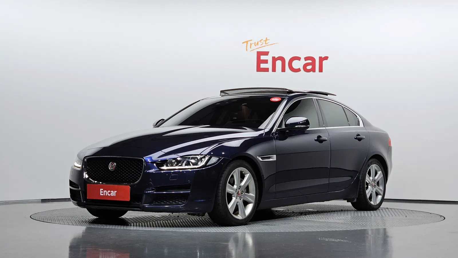 Jaguar XE 20d Portfolio 2017 — photo 1 sur 26