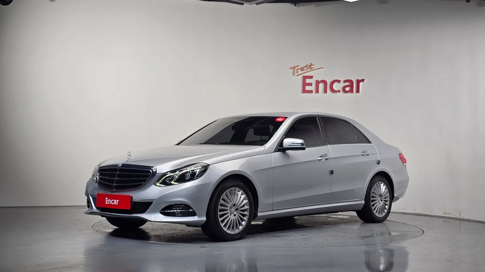 Mercedes-Benz Classe E E300 Elegance (W212) 2014 — photo 1 sur 20