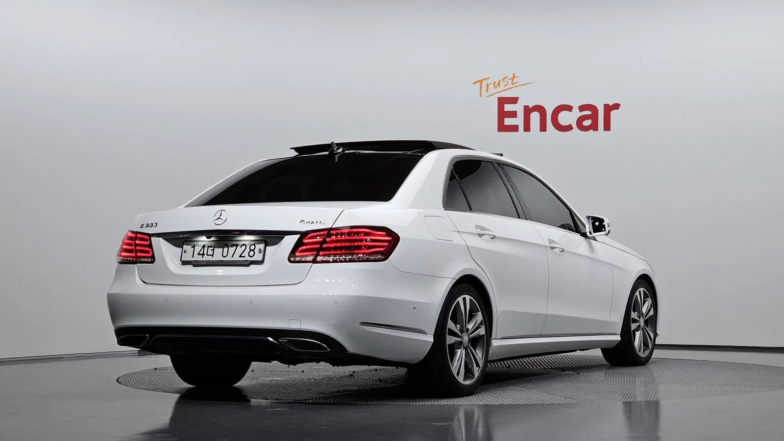 Mercedes-Benz Classe E E300 4MATIC Avantgarde (W212) 2016 — photo 1 sur 30