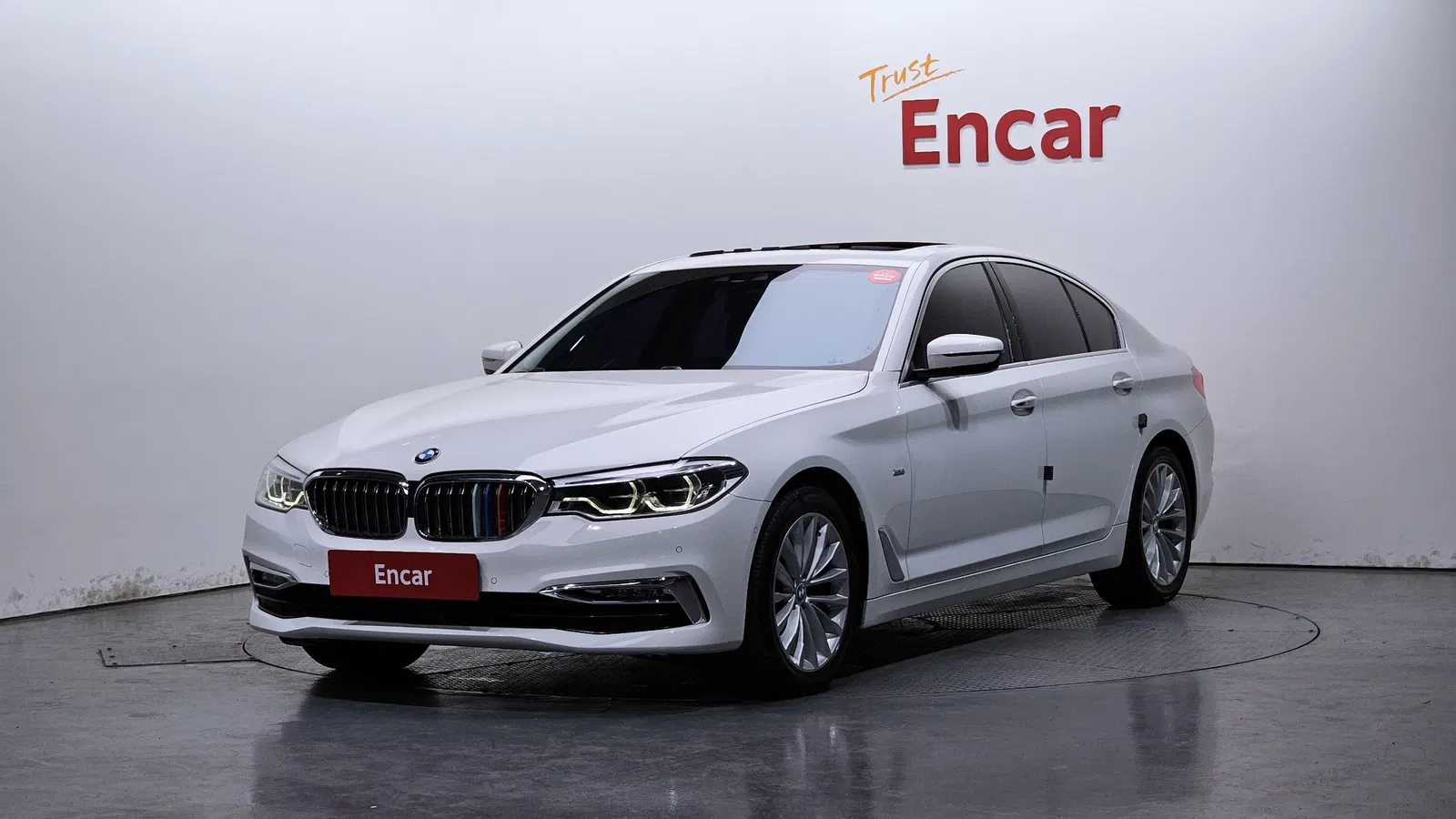 BMW Série 5 (G30) 530i xDrive Luxury Plus 2018 — photo 1 sur 23