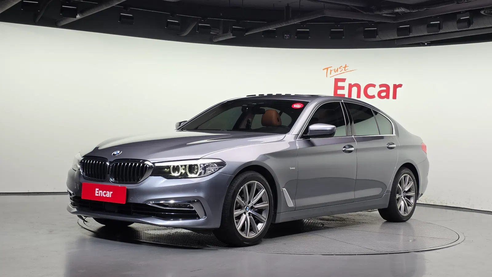 BMW Série 5 (G30) 520i Luxury 2018 — photo 1 sur 31