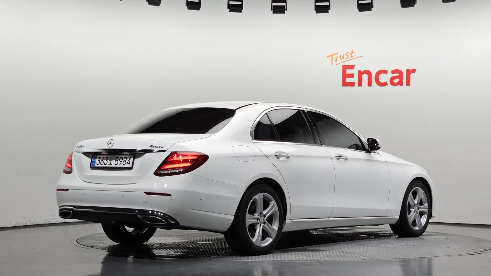 Mercedes-Benz Classe E E220d 4MATIC Avantgarde (W213) 2017 — photo 1 sur 33