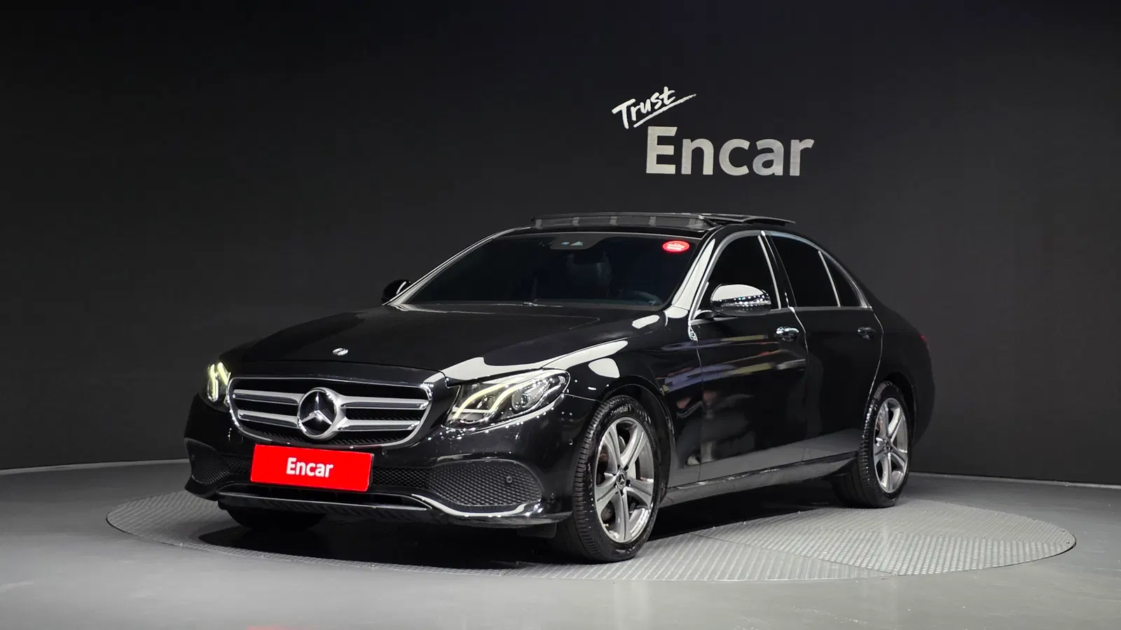 Mercedes-Benz Classe E E300 Avantgarde (W213) 2019 — photo 1 sur 32