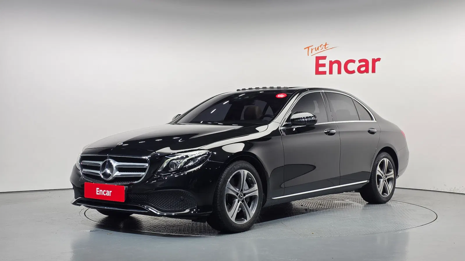 Mercedes-Benz Classe E E300 4MATIC Avantgarde (W213) 2018 — photo 1 sur 33