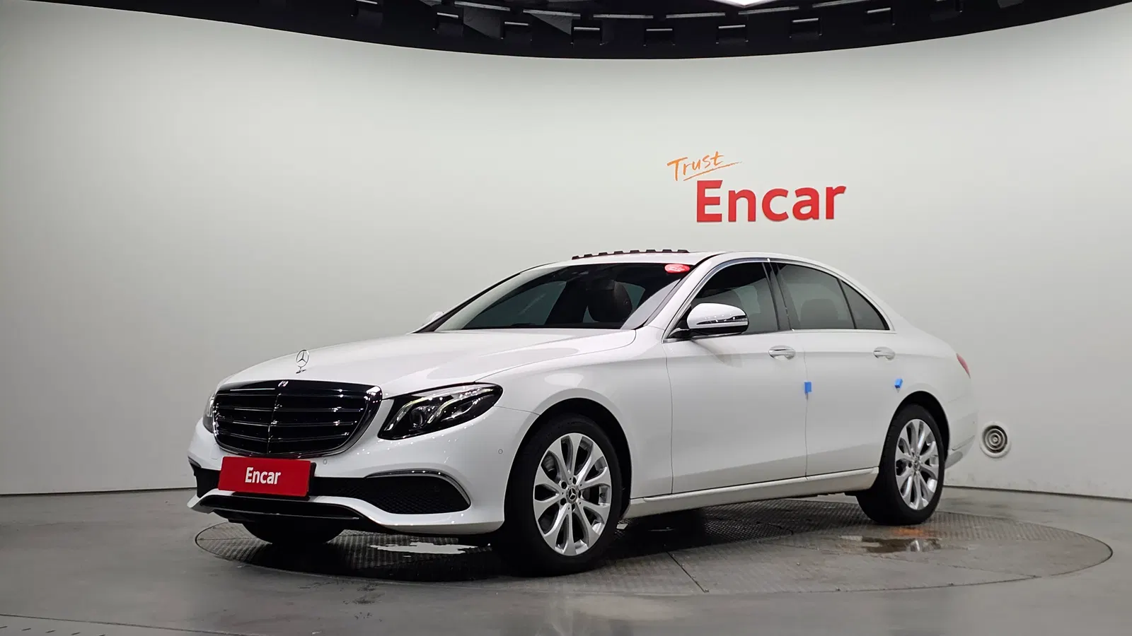 Mercedes-Benz Classe E E220d Exclusive (W213) 2019 — photo 1 sur 32
