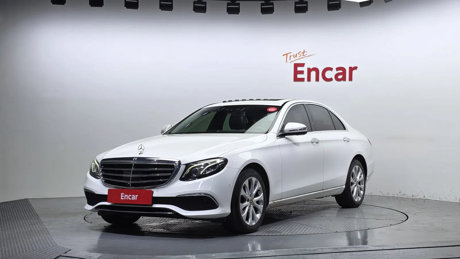 Mercedes-Benz Classe E E300 4MATIC Exclusive (W213) 2020 — photo 1 sur 20
