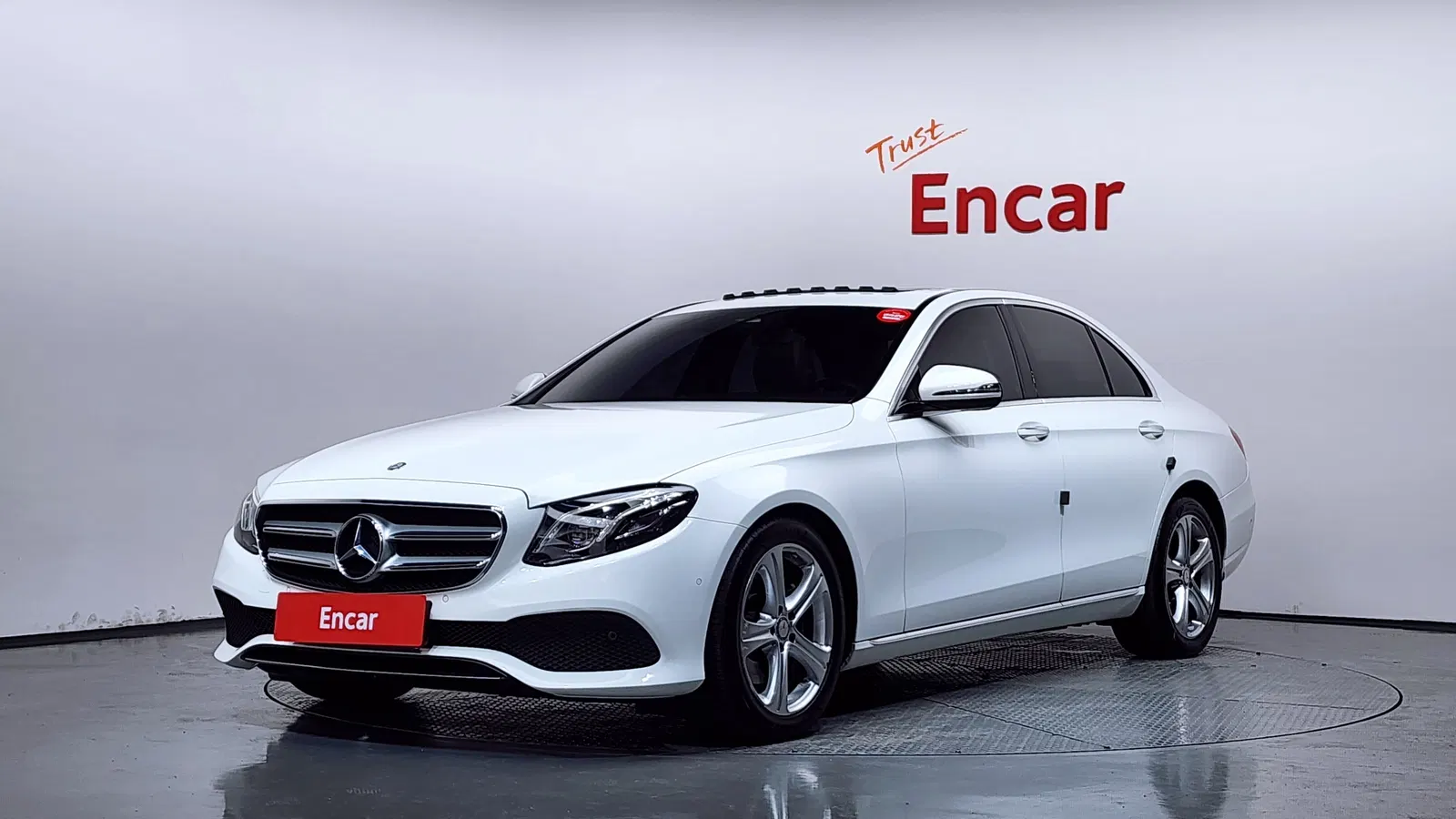 Mercedes-Benz Classe E E220d Avantgarde (W213) 2017 — photo 1 sur 20