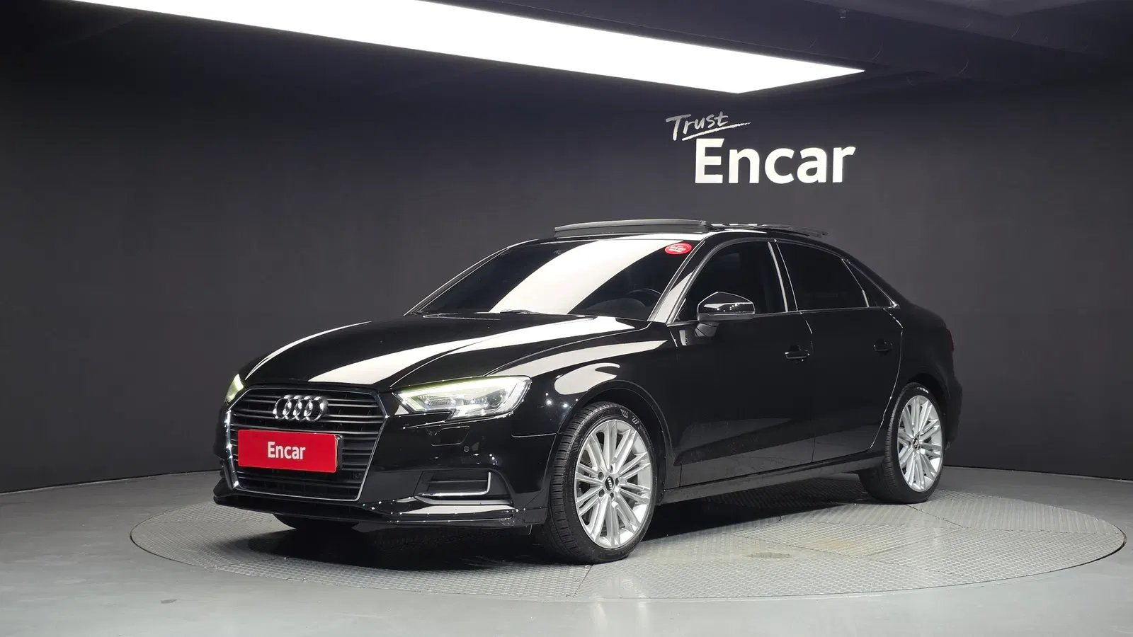 Audi A3 40 TFSI 2018 — photo 1 sur 36