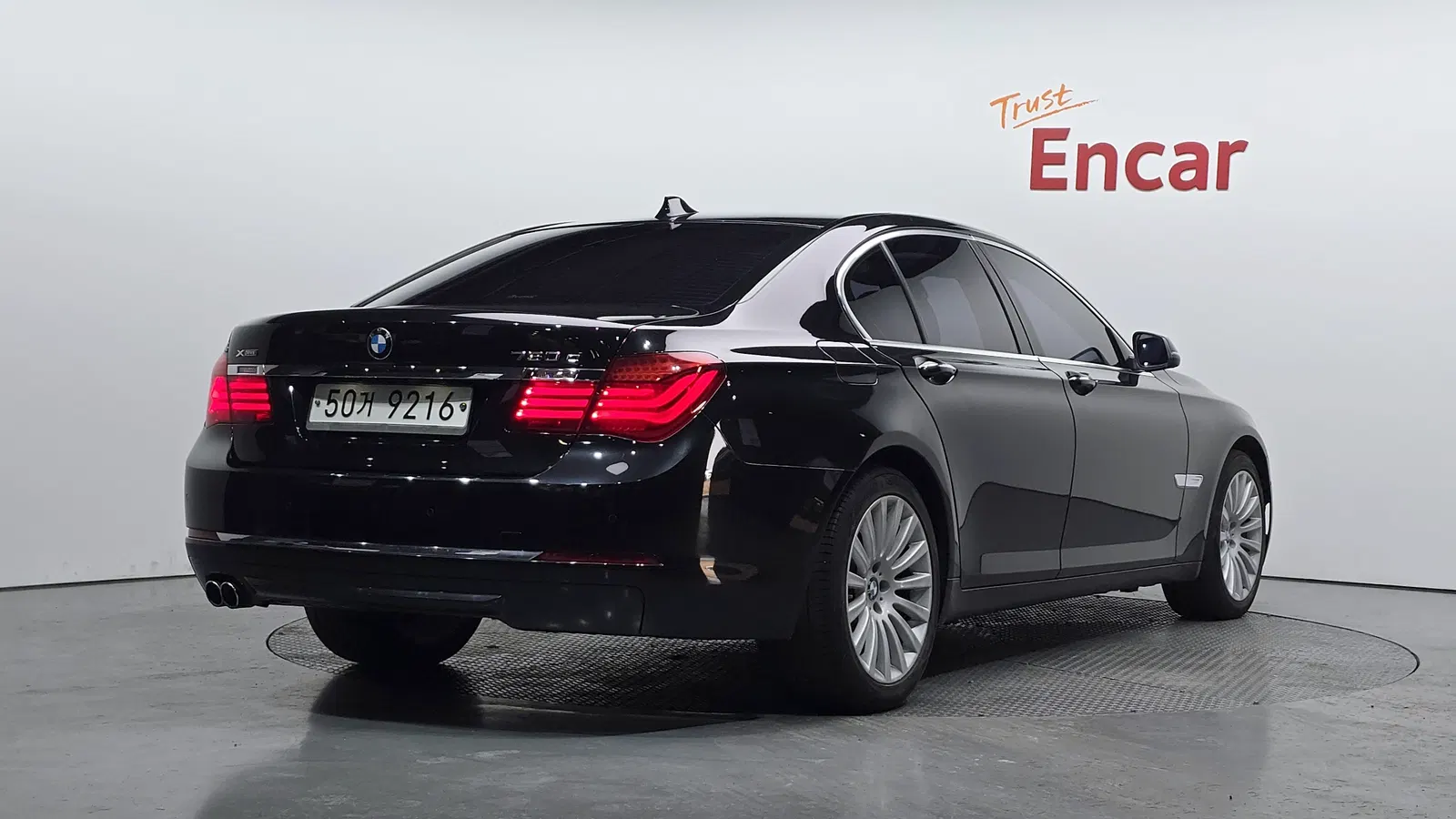 BMW Série 7 (F01) 730d xDrive 2014 — photo 1 sur 33