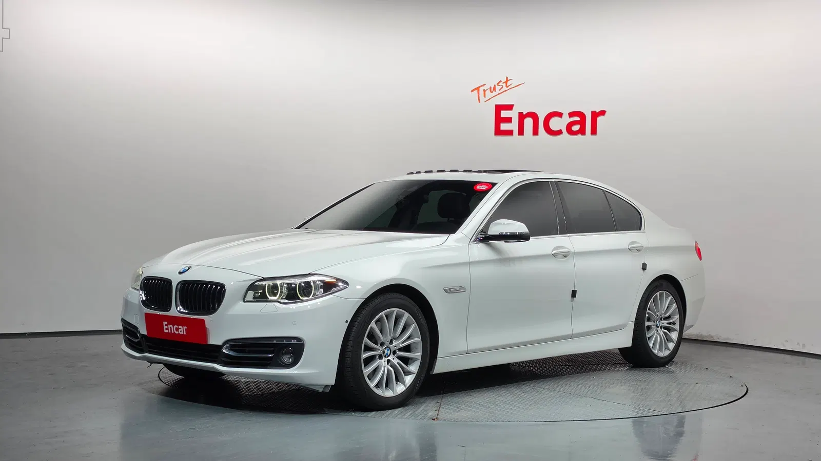 BMW Série 5 (F10) 528i xDrive Luxury 2015 — photo 1 sur 26