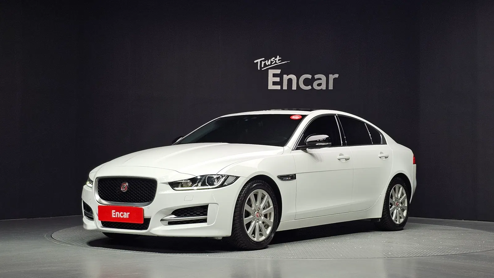 Jaguar XE 20t Prestige 2016 — photo 1 sur 20