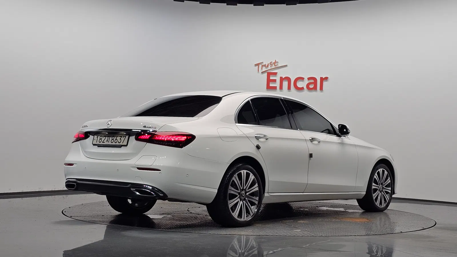Mercedes-Benz Classe E E300e 4MATIC Exclusive (W213) 2023 — photo 1 sur 36