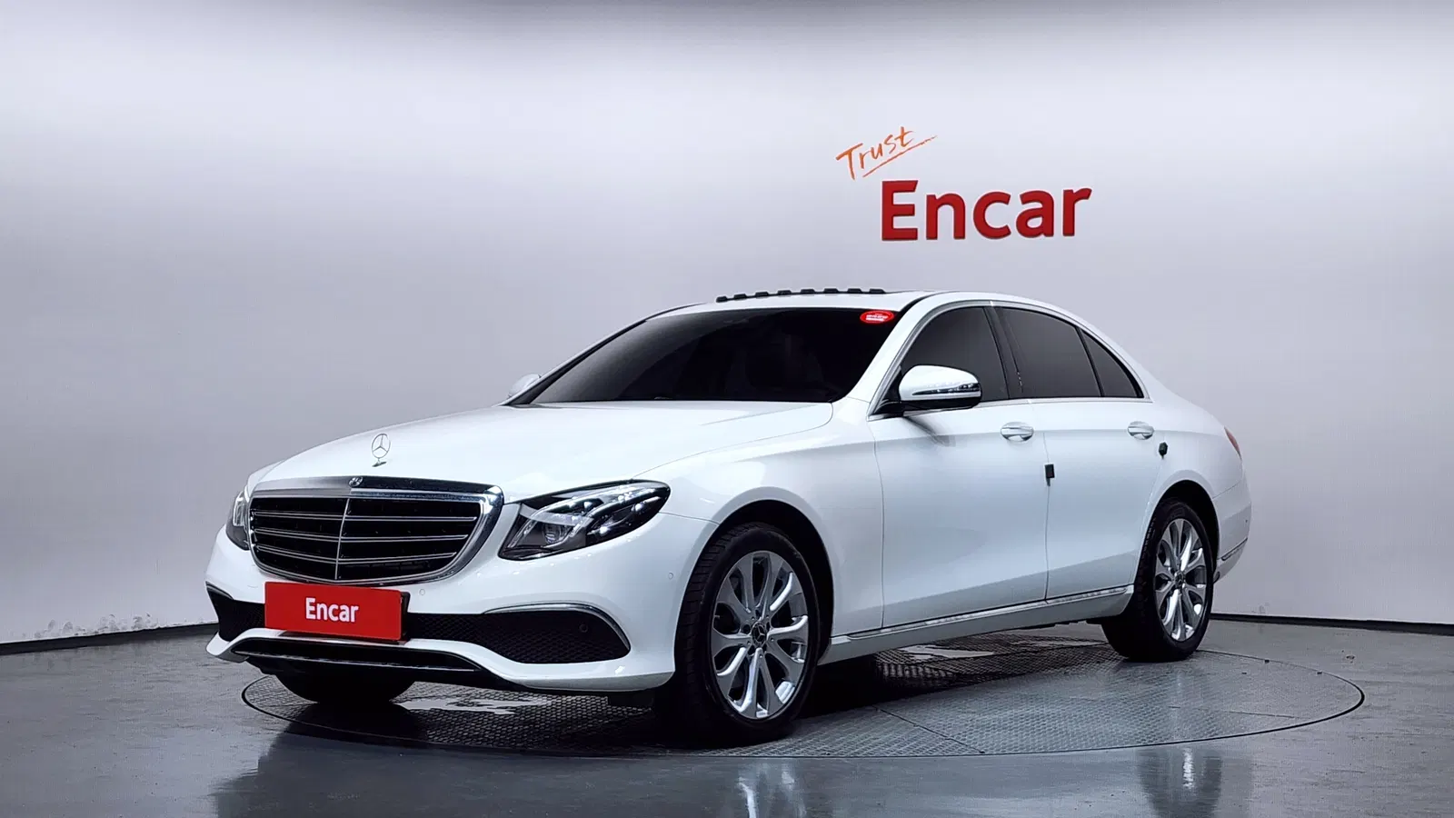 Mercedes-Benz Classe E E220d Exclusive (W213) 2019 — photo 1 sur 35