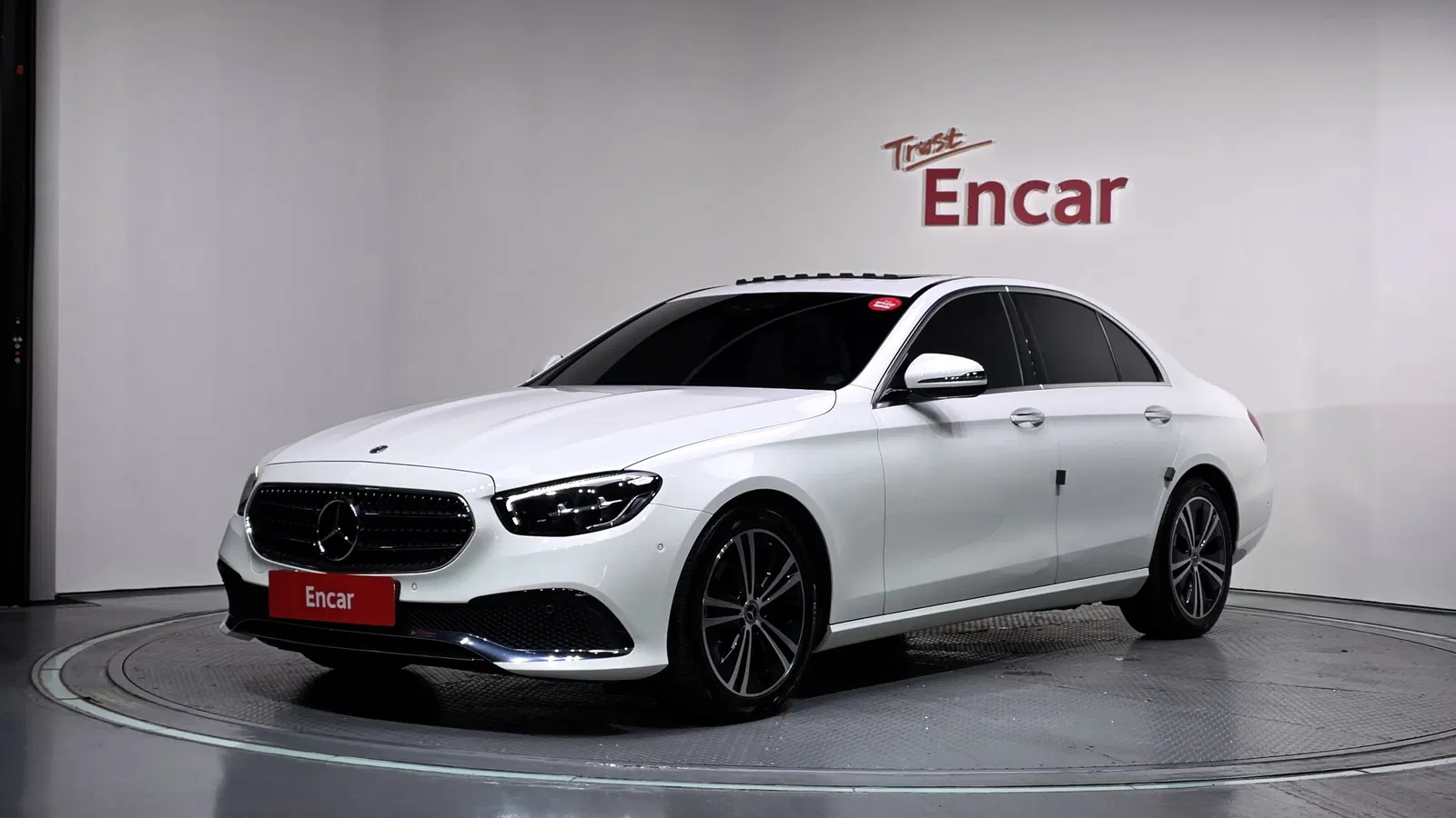 Mercedes-Benz Classe E E250 Avantgarde (W213) 2021 — photo 1 sur 32