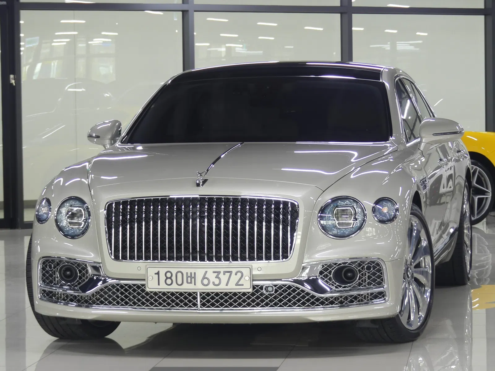 Bentley Flying Spur 3e génération 4.0 2021 — photo 1 sur 25