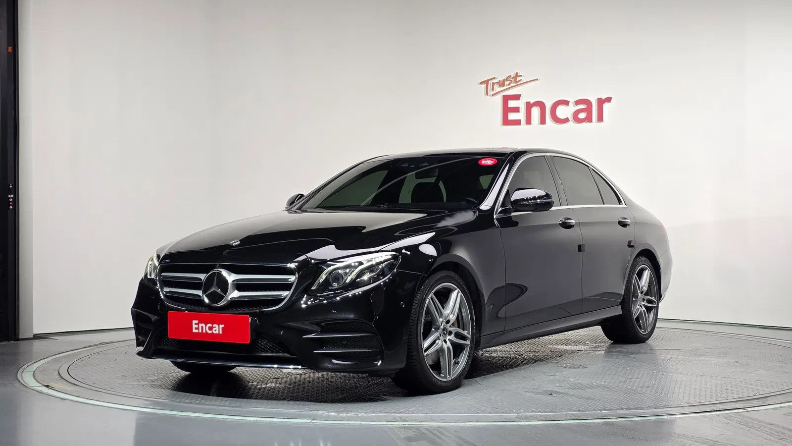 Mercedes-Benz Classe E AMG Line · E300 4MATIC (W213) 2020 — photo 1 sur 40