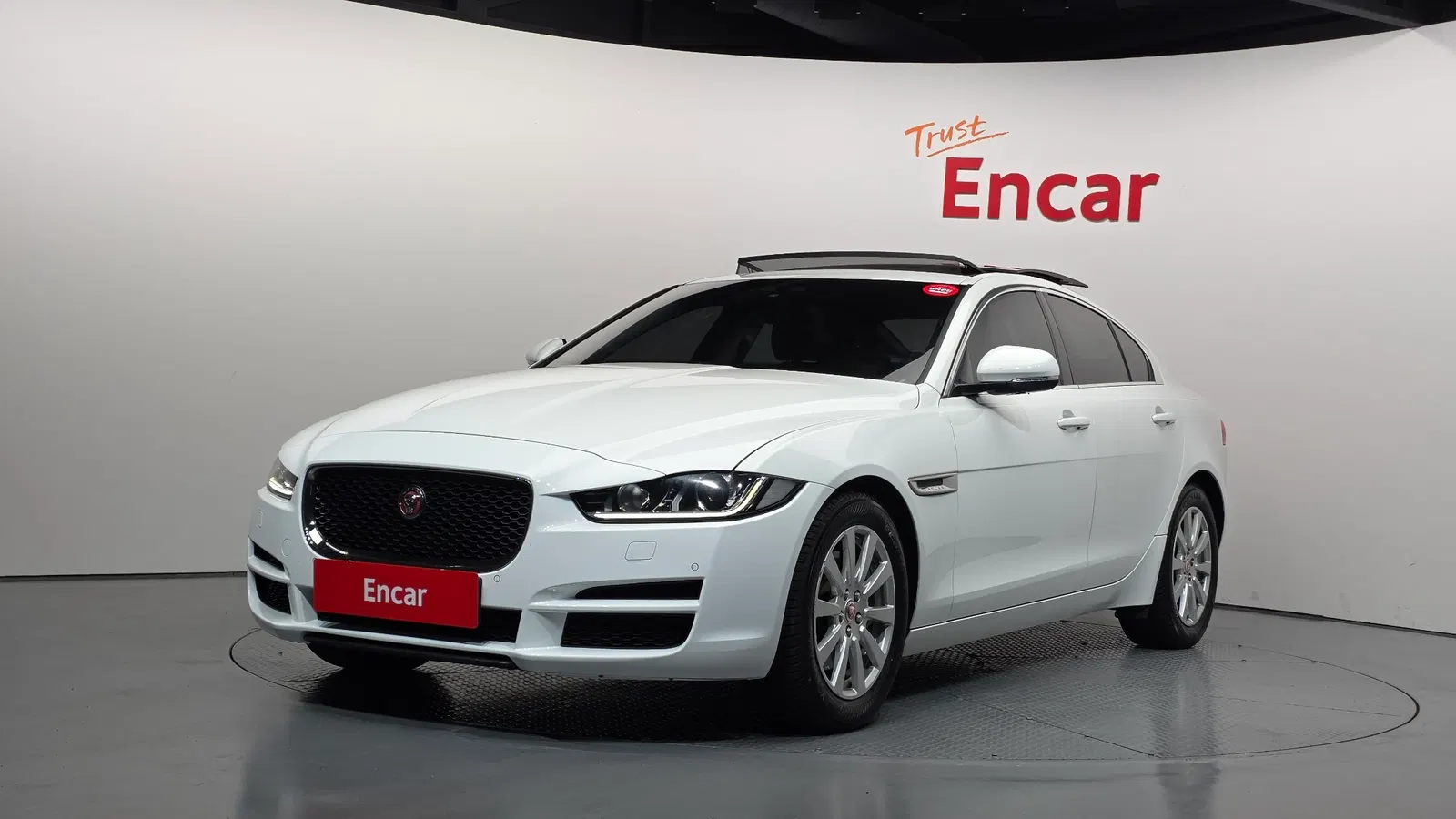 Jaguar XE 20t Prestige 2018 — photo 1 sur 20