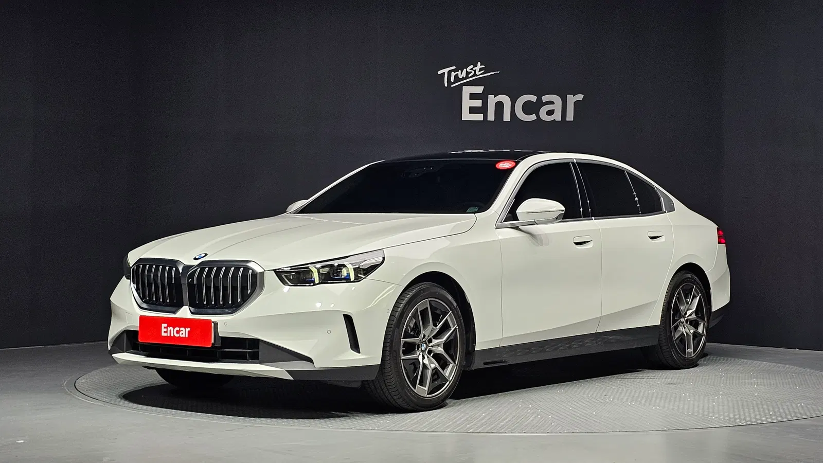 BMW Série 5 (G60) 520i 2024 — photo 1 sur 32