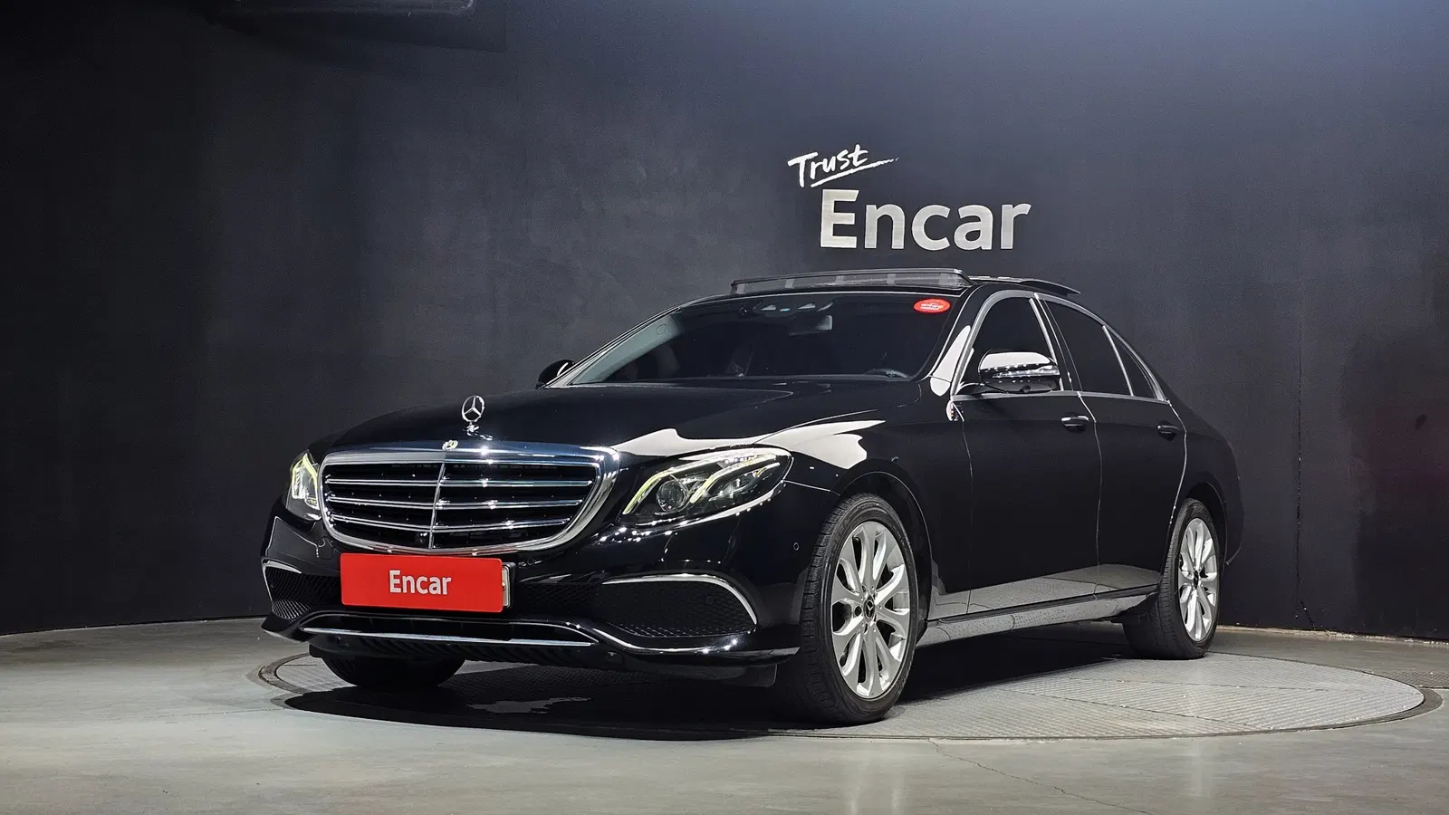 Mercedes-Benz Classe E E300 4MATIC Exclusive (W213) 2019 — photo 1 sur 34