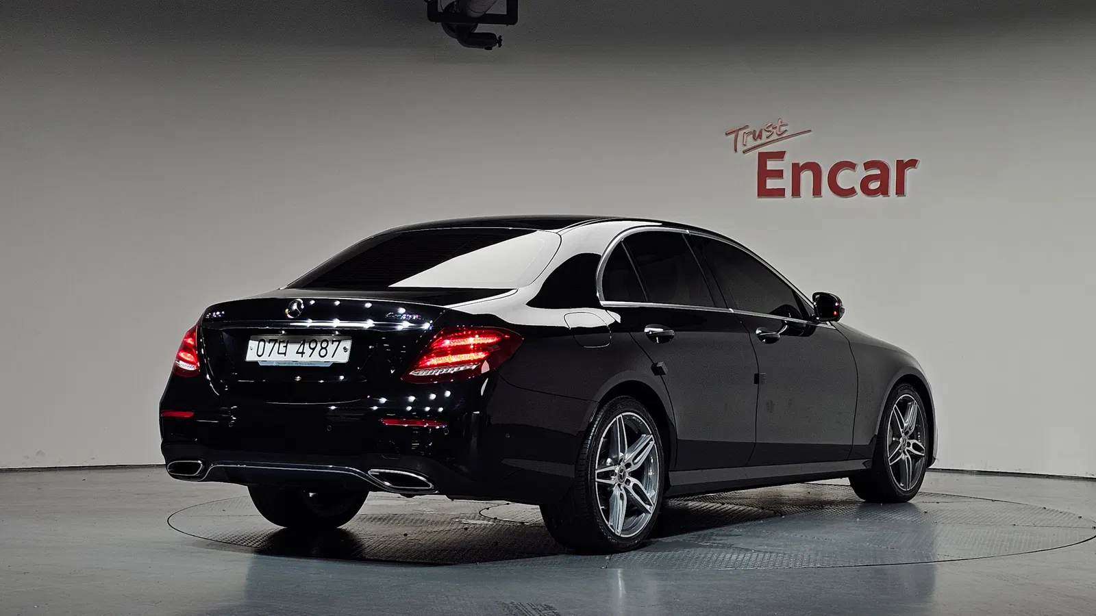 Mercedes-Benz Classe E AMG Line · E300 (W213) 2018 — photo 1 sur 36