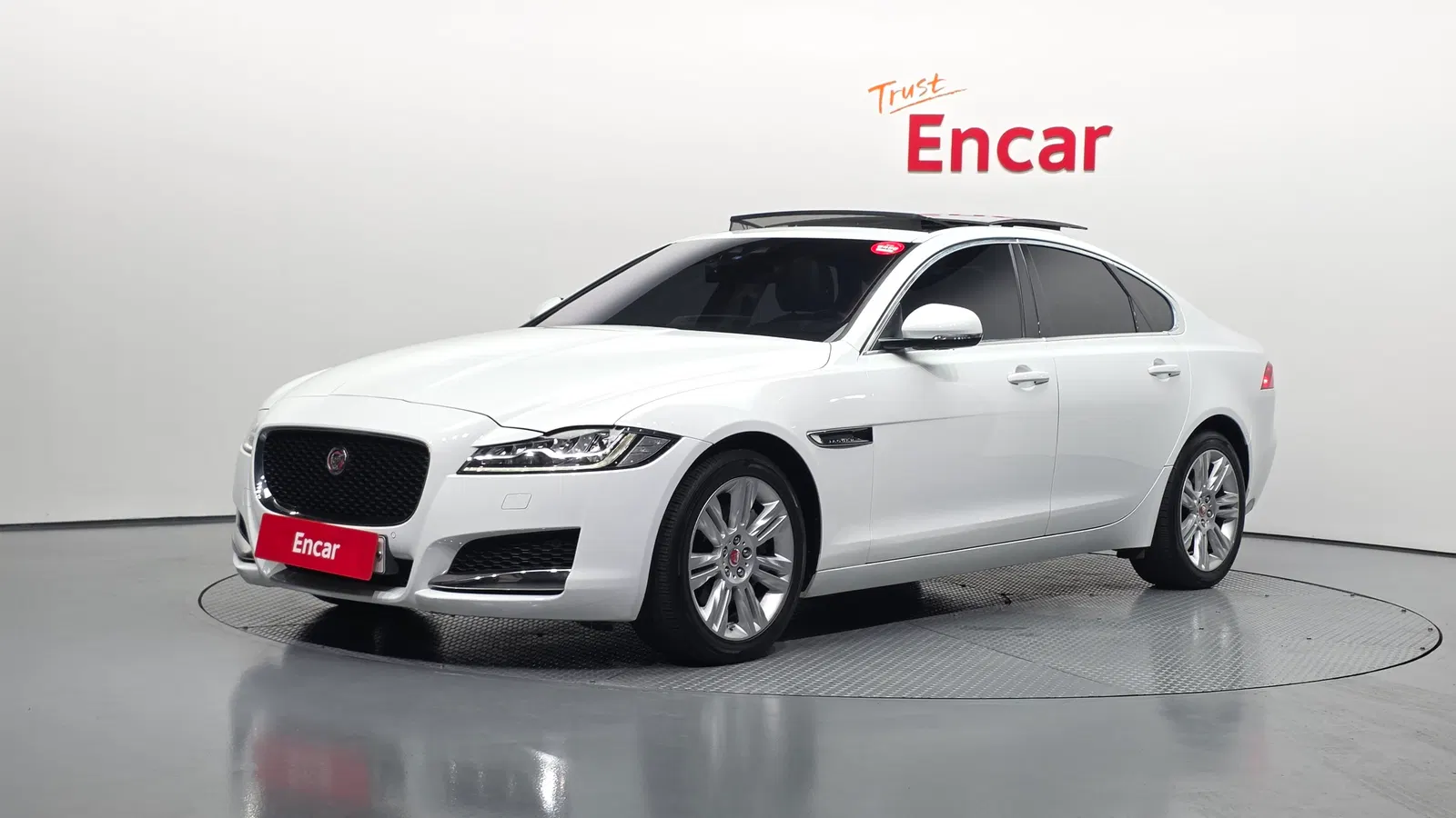 Jaguar XF (X260) 25t Portfolio 2018 — photo 1 sur 20