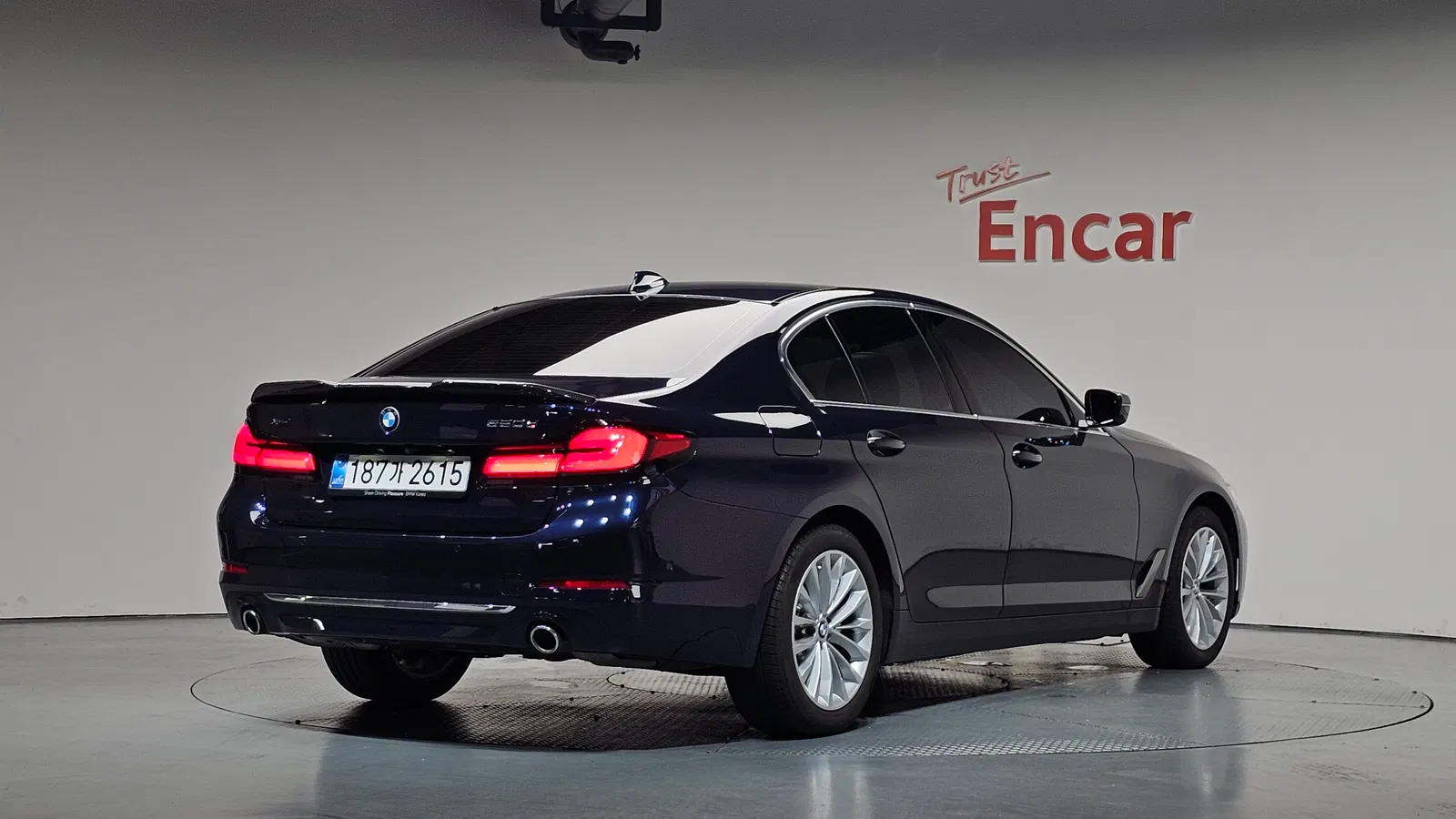 BMW Série 5 (G30) 520d xDrive Luxury Plus 2020 — photo 1 sur 34