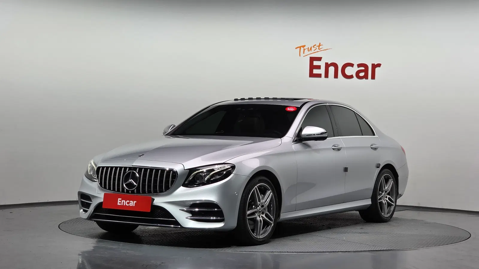 Mercedes-Benz Classe E AMG Line · E300 (W213) 2019 — photo 1 sur 37