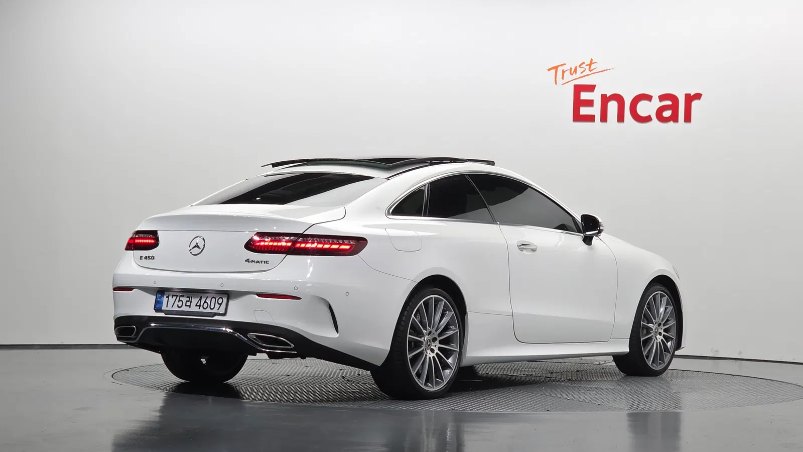 Mercedes-Benz Classe E E450 4MATIC Coupé (W213) 2022 — photo 1 sur 32
