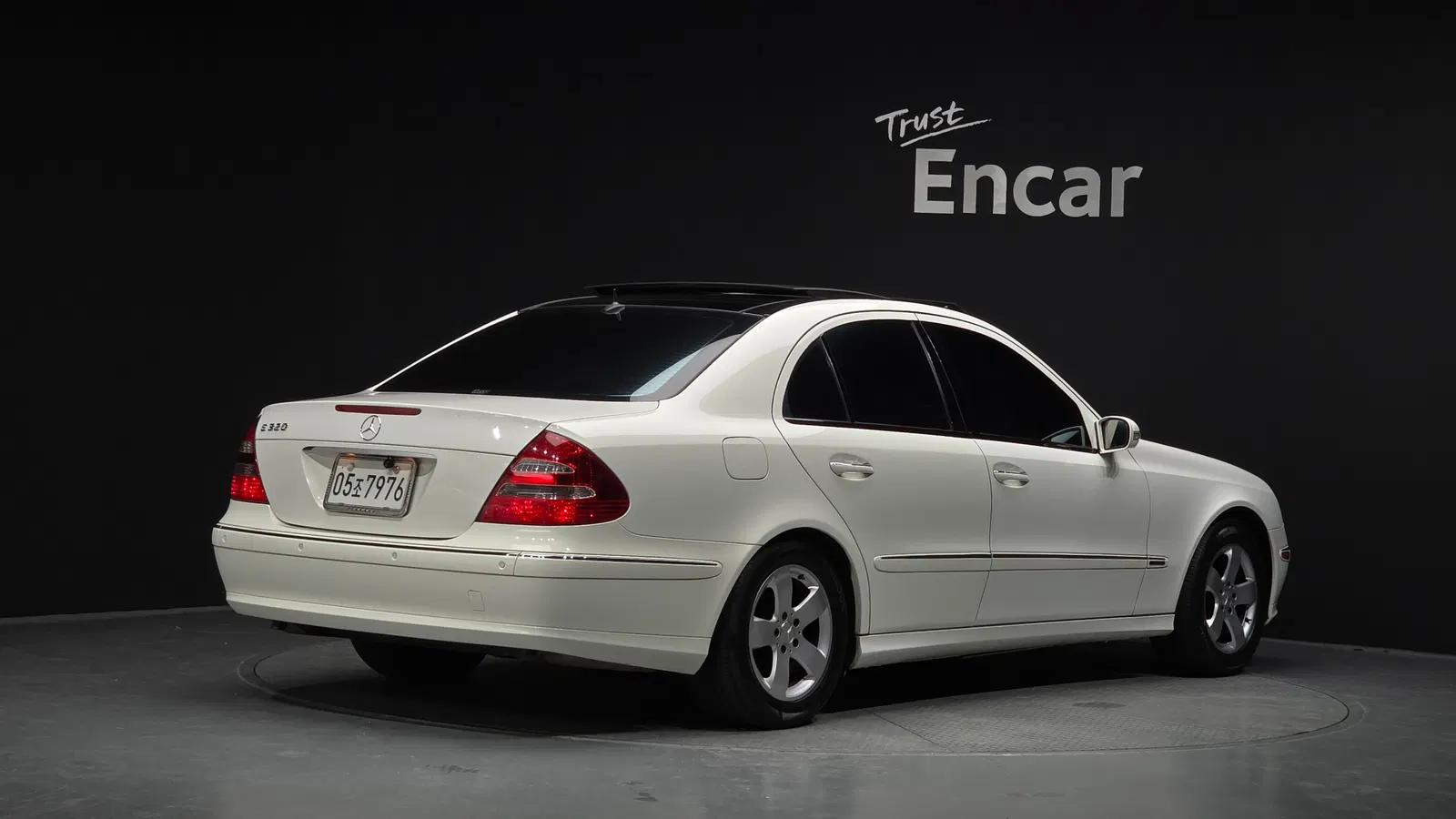 Mercedes-Benz Classe E E320 (W211) 2005 — photo 1 sur 38