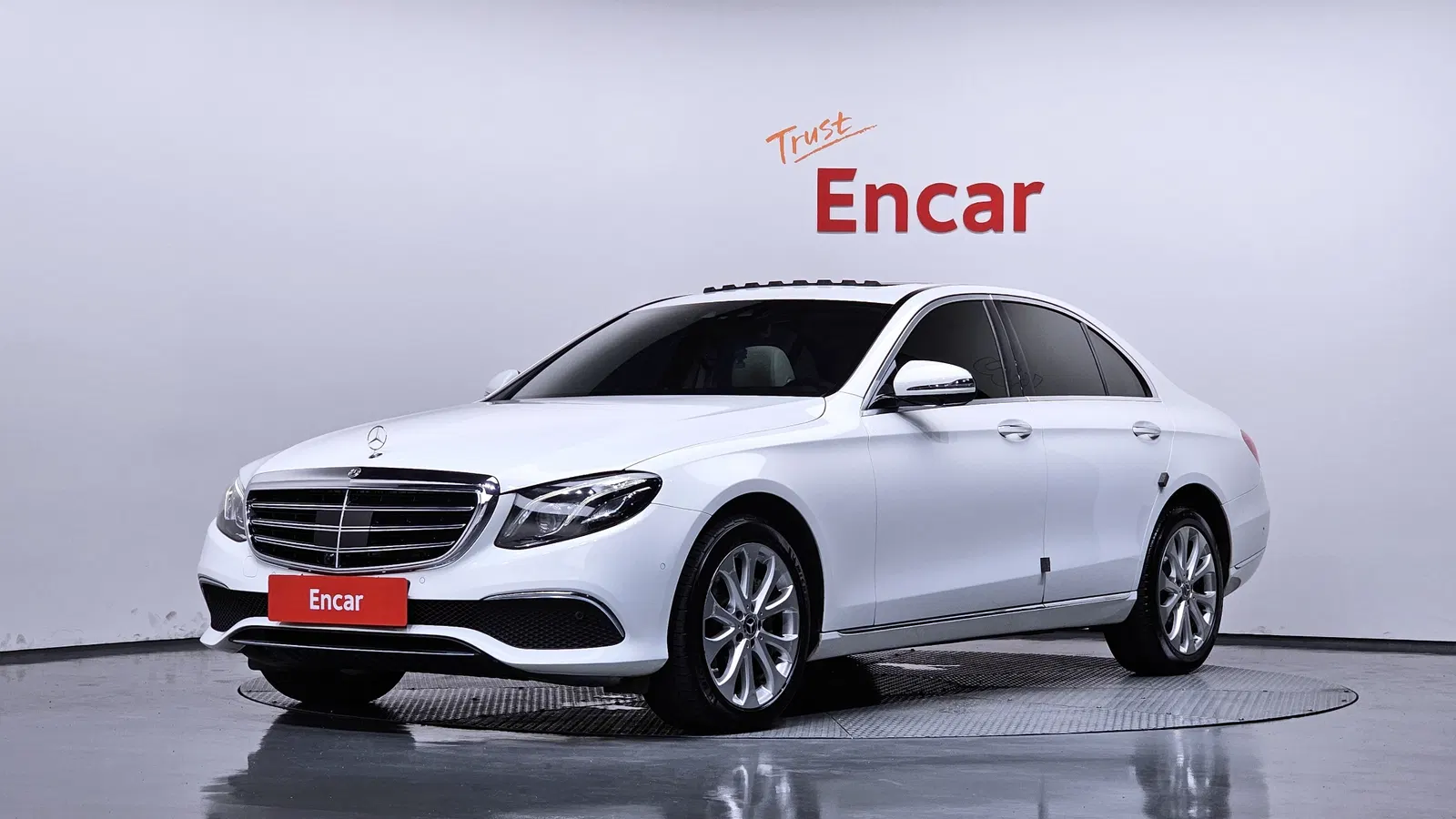 Mercedes-Benz Classe E E300 4MATIC Exclusive (W213) 2020 — photo 1 sur 37