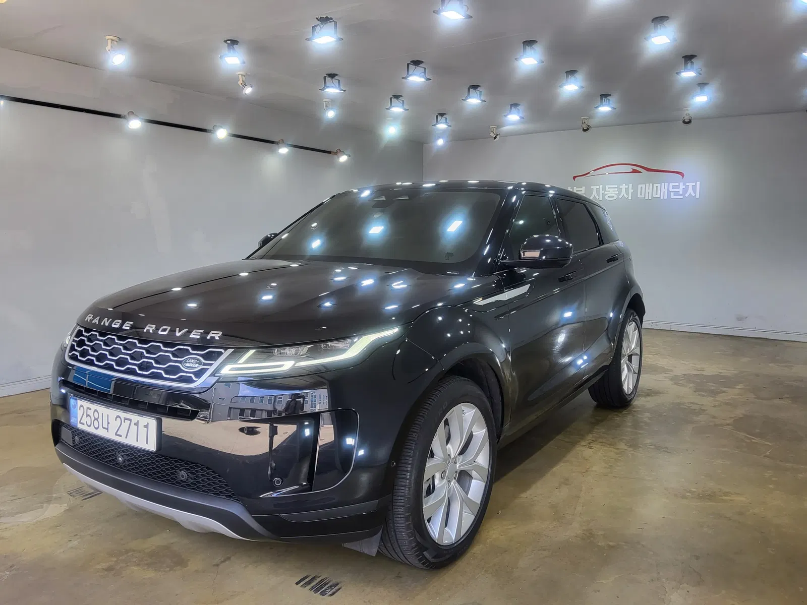 Land Rover Range Rover Evoque 2e génération P250 SE 2021 — photo 1 sur 26