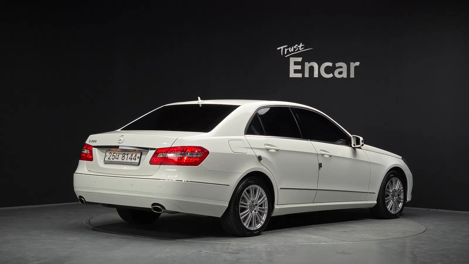 Mercedes-Benz Classe E E300 Elegance (W212) 2010 — photo 1 sur 36