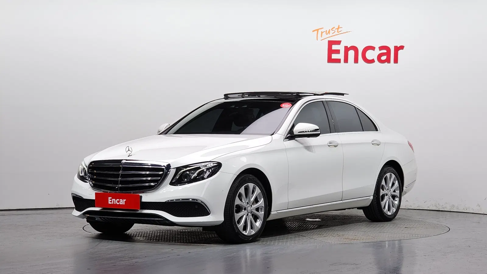 Mercedes-Benz Classe E E300 Exclusive (W213) 2017 — photo 1 sur 26