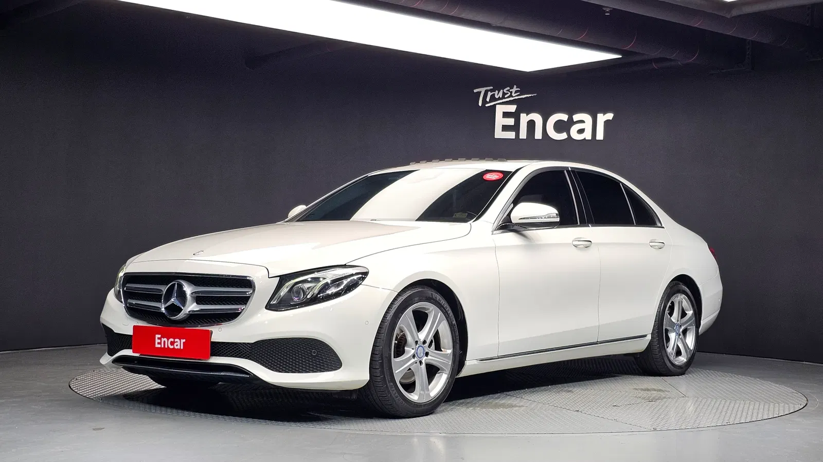 Mercedes-Benz Classe E E220d Avantgarde (W213) 2017 — photo 1 sur 20