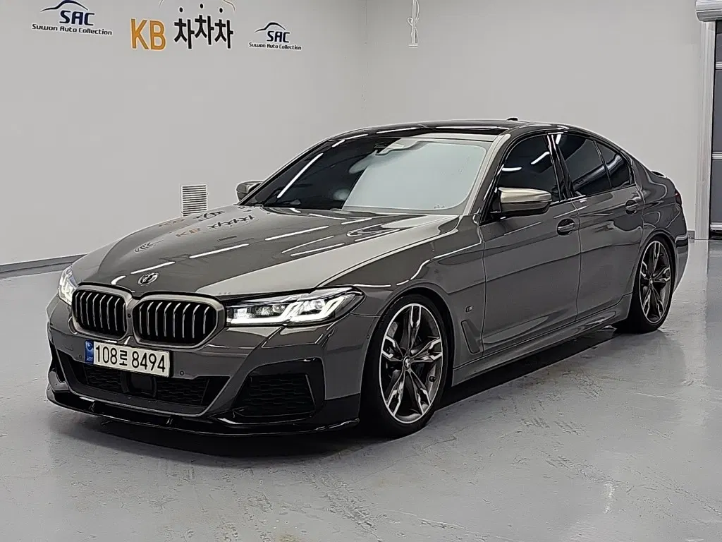 BMW Série 5 (G30) M550i xDrive 2021 — photo 1 sur 25