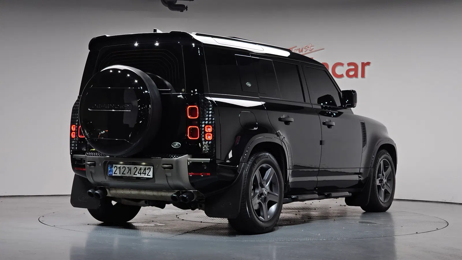 Land Rover Defender (L663) 110 P300 X-Dynamic SE 2023 — photo 1 sur 35