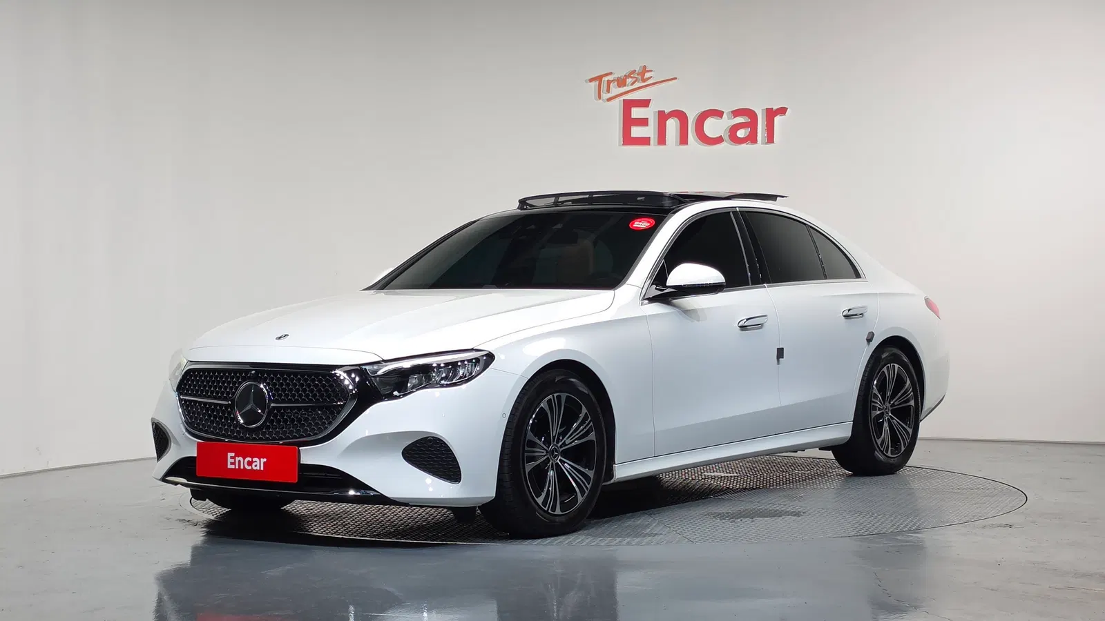 Mercedes-Benz Classe E E200 Avantgarde (W214) 2025 — photo 1 sur 40
