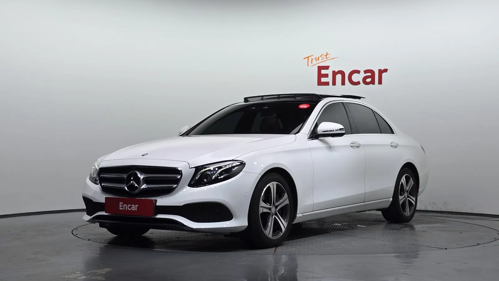 Mercedes-Benz Classe E E300 4MATIC Avantgarde (W213) 2017 — photo 1 sur 20