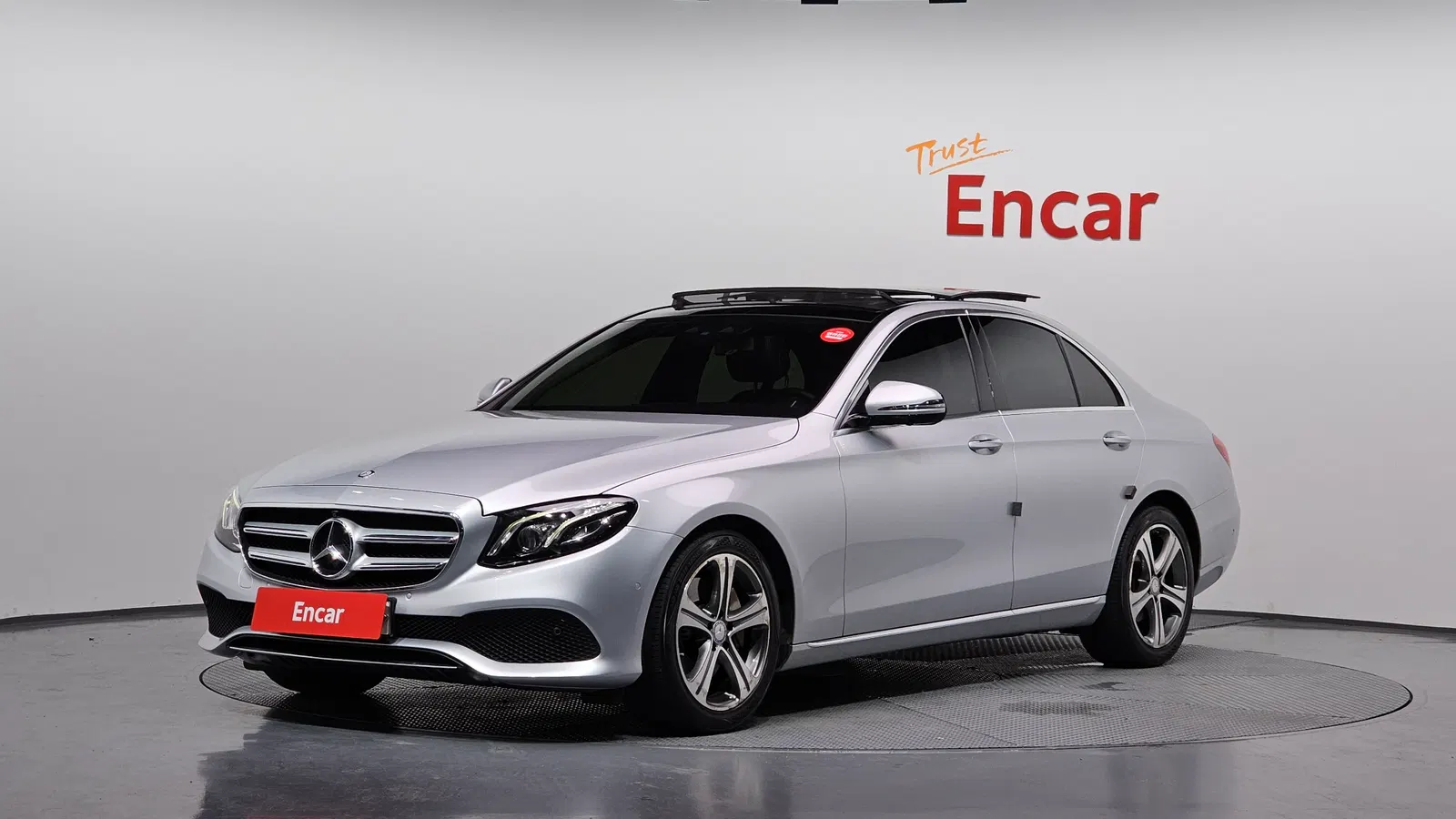Mercedes-Benz Classe E E300 Avantgarde (W213) 2017 — photo 1 sur 20