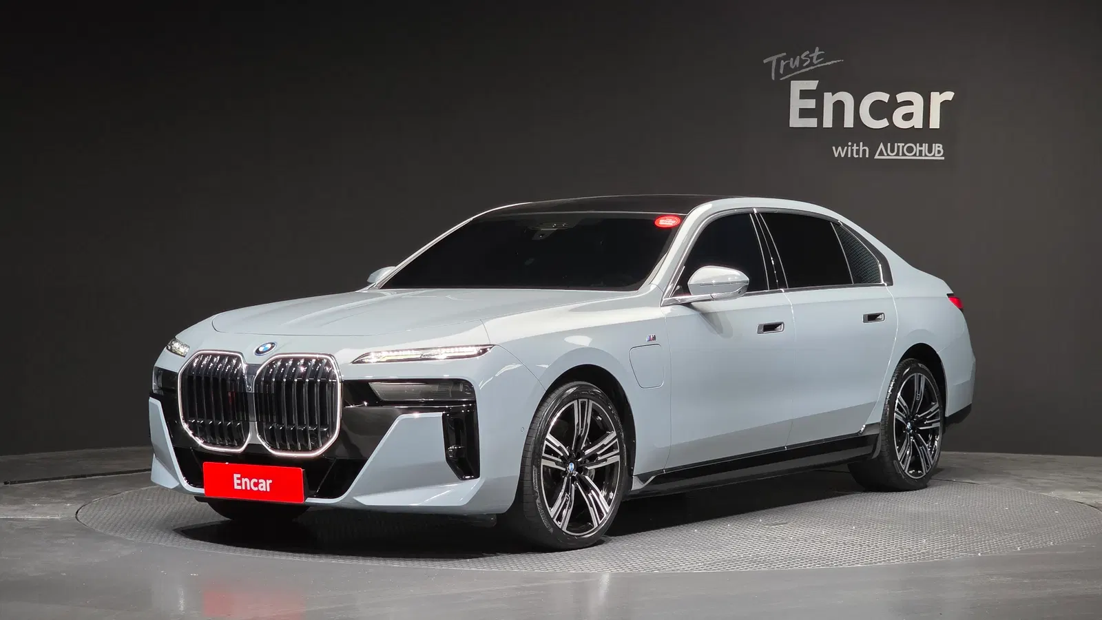BMW Série 7 (G70) 750e xDrive M Sport 2023 — photo 1 sur 36