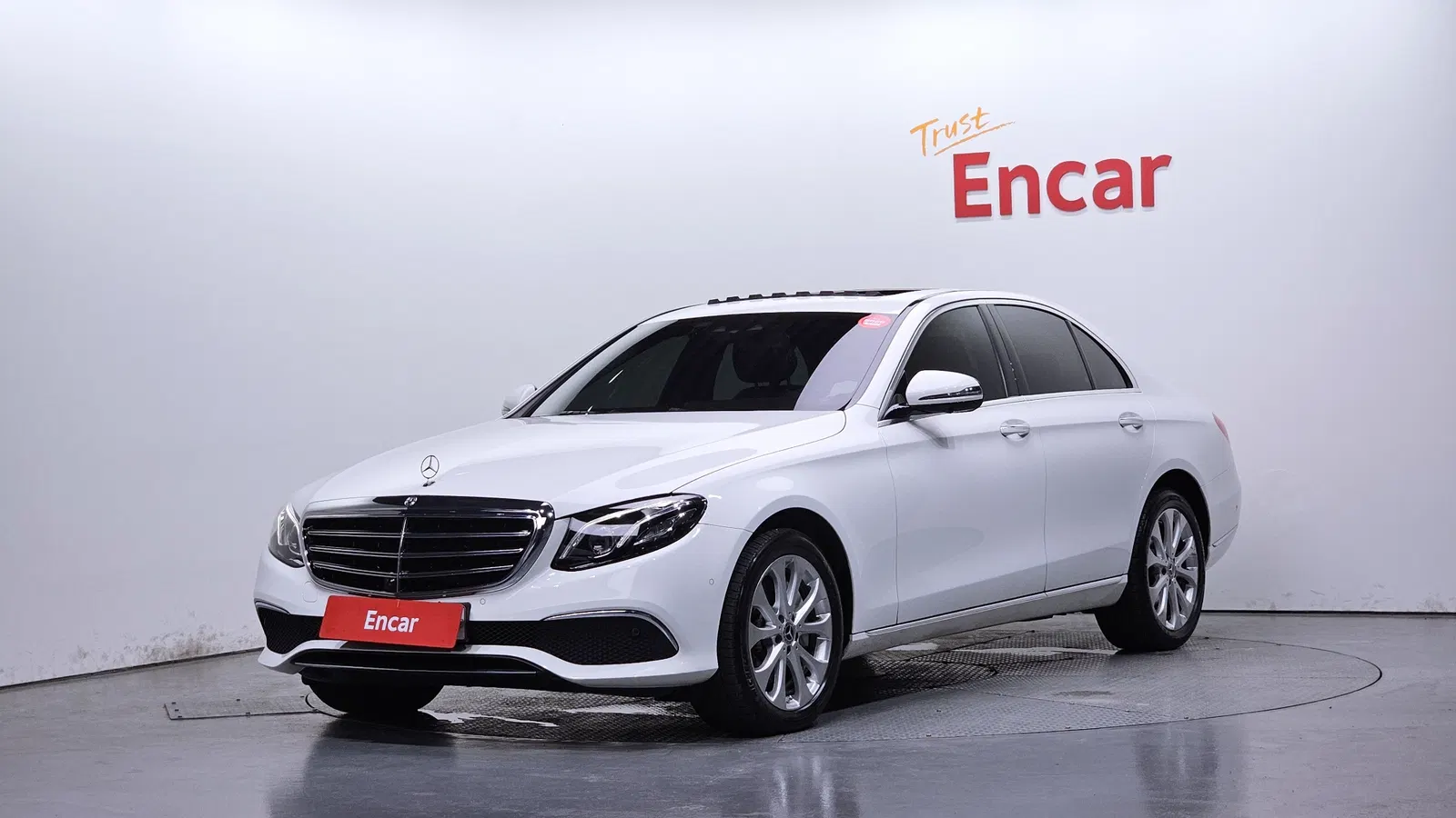 Mercedes-Benz Classe E E300 4MATIC Exclusive (W213) 2019 — photo 1 sur 32