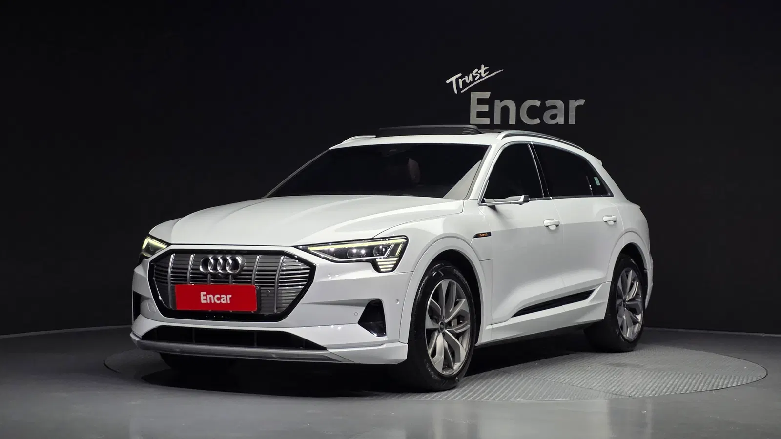 Audi e-tron 55 Quattro 2021 — photo 1 sur 35