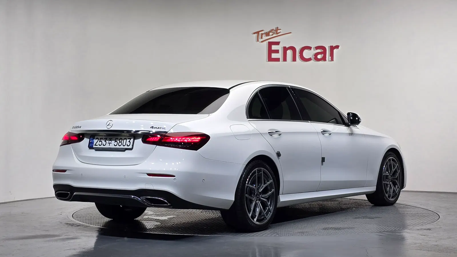 Mercedes-Benz Classe E AMG Line · E220d 4MATIC (W213) 2023 — photo 1 sur 38