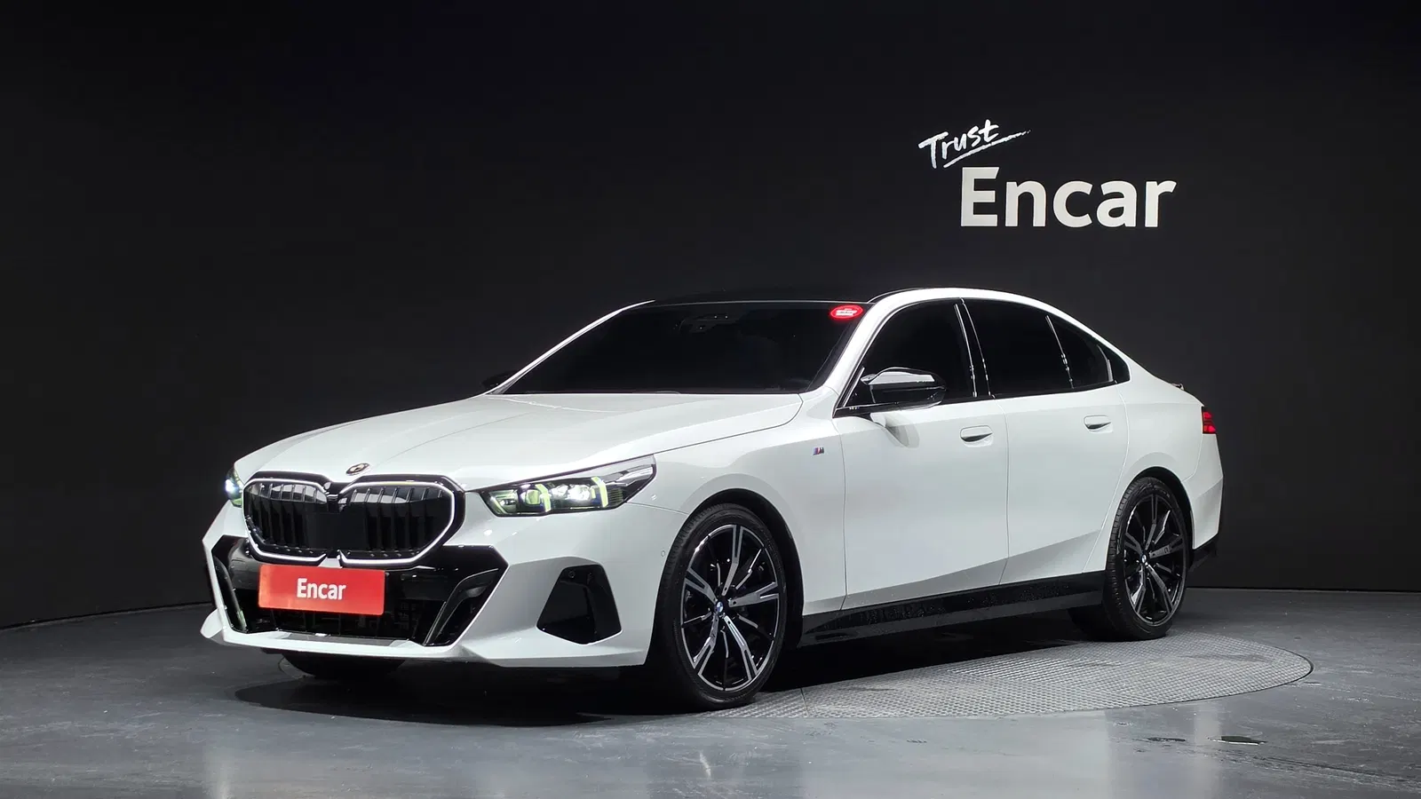 BMW Série 5 (G60) 530i xDrive M Sport 2024 — photo 1 sur 32