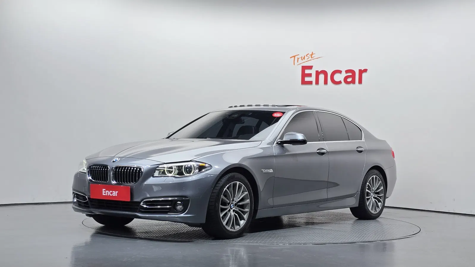 BMW Série 5 (F10) 528i xDrive Luxury Plus 2015 — photo 1 sur 20
