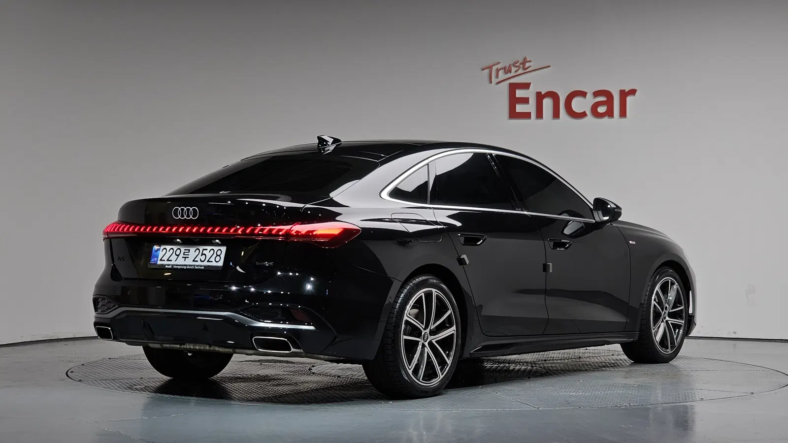 Audi A5 (B10) 40 TFSI Quattro S Line 2025 — photo 1 sur 43