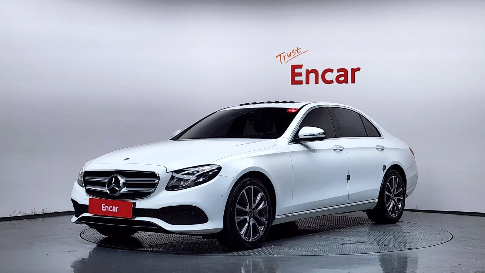 Mercedes-Benz Classe E E300 4MATIC Avantgarde (W213) 2019 — photo 1 sur 43