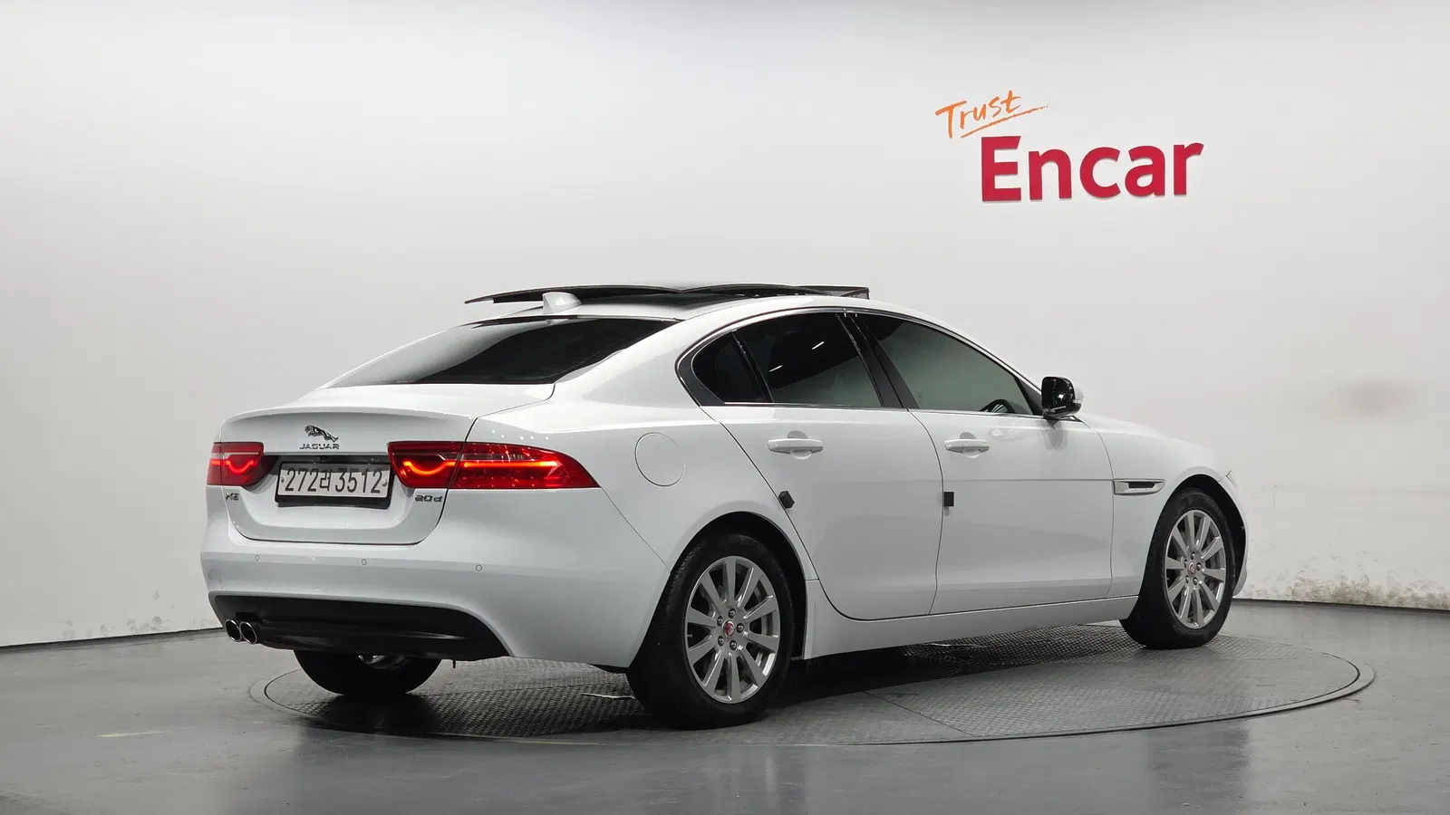 Jaguar XE 20d Prestige 2018 — photo 1 sur 35