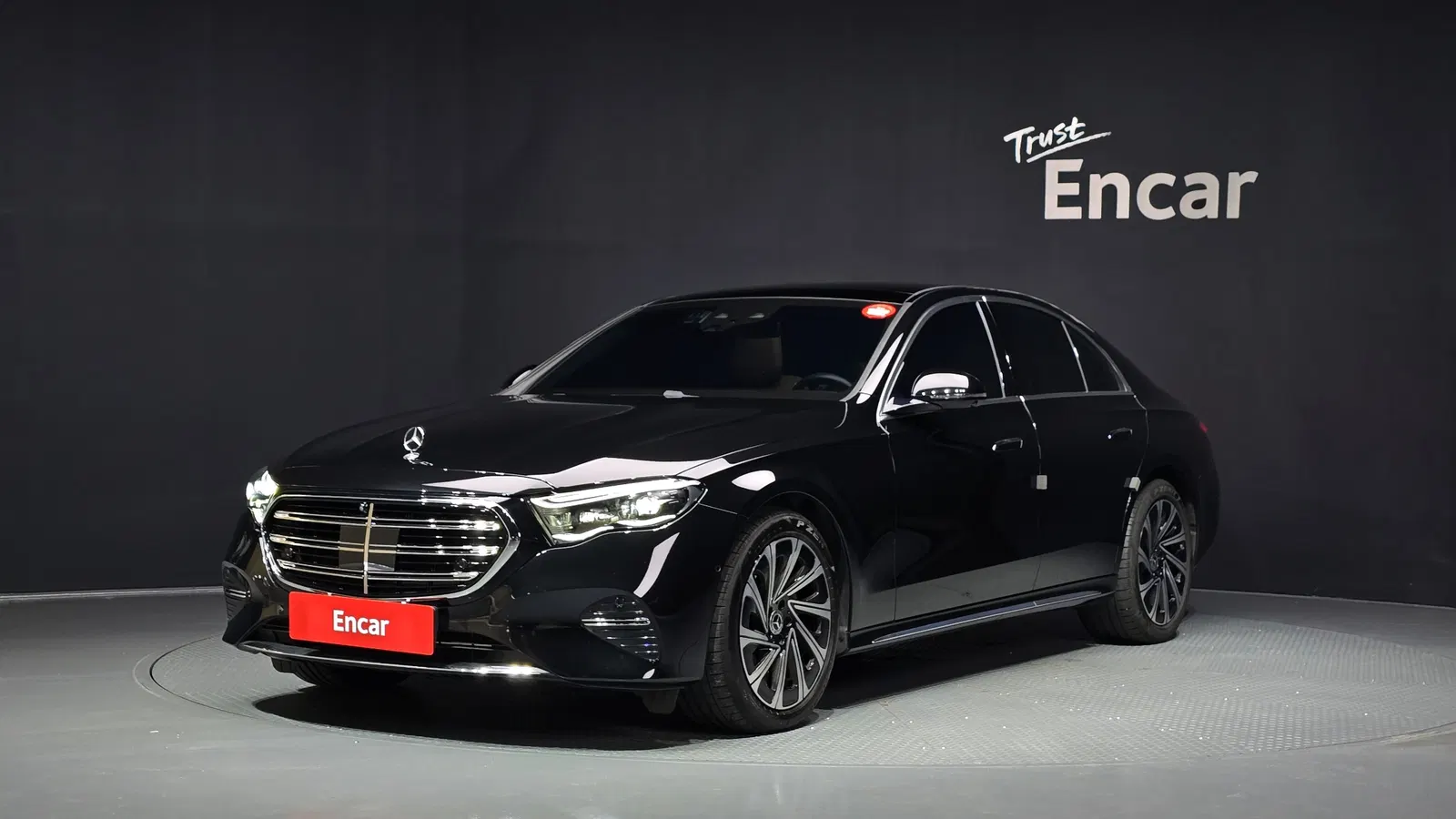 Mercedes-Benz Classe E E300 4MATIC Exclusive (W214) 2025 — photo 1 sur 34