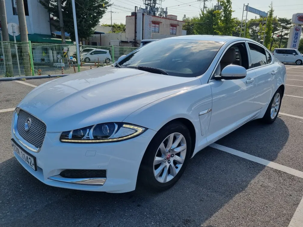 Jaguar New XF 2.0 Luxury 2015 — photo 1 sur 24